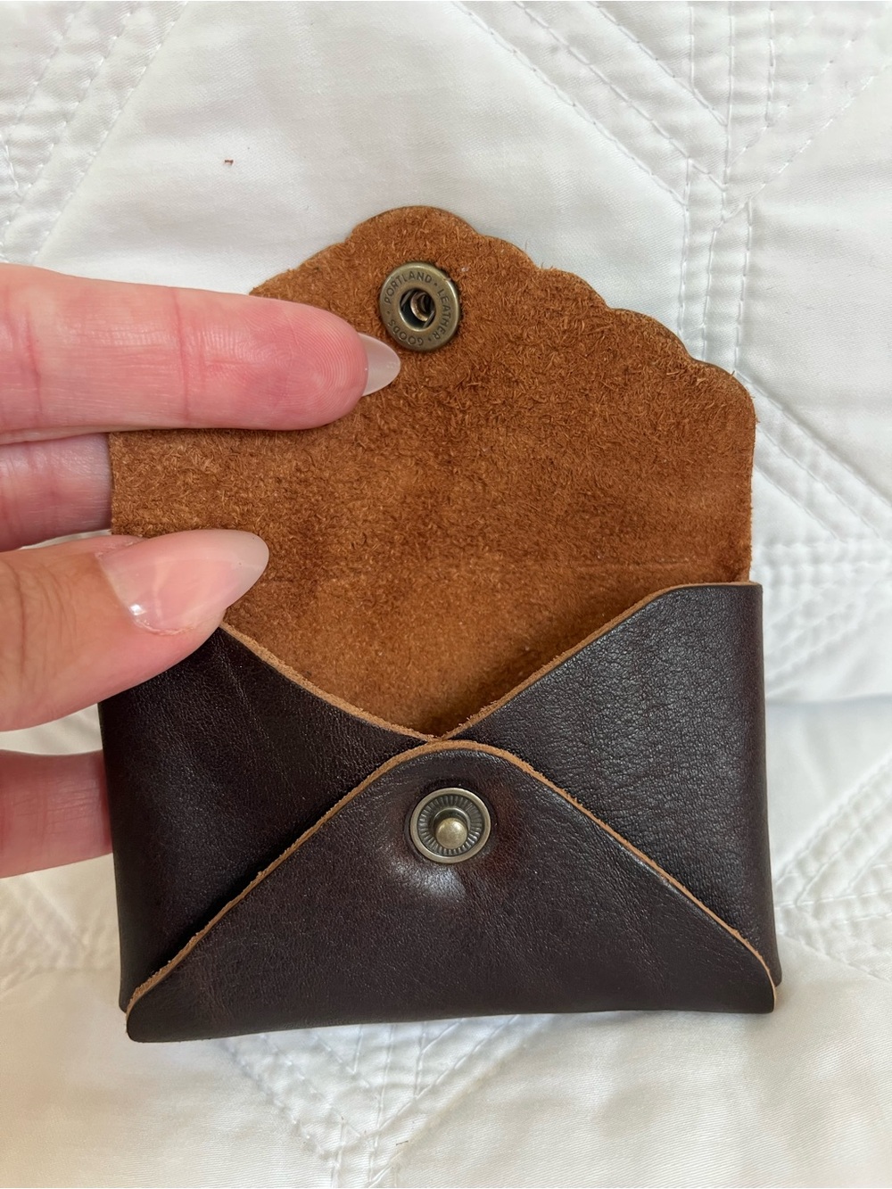 🌼 🐻 NEW PLG Daisy Card Case Grizzly - Picture 2 of 2